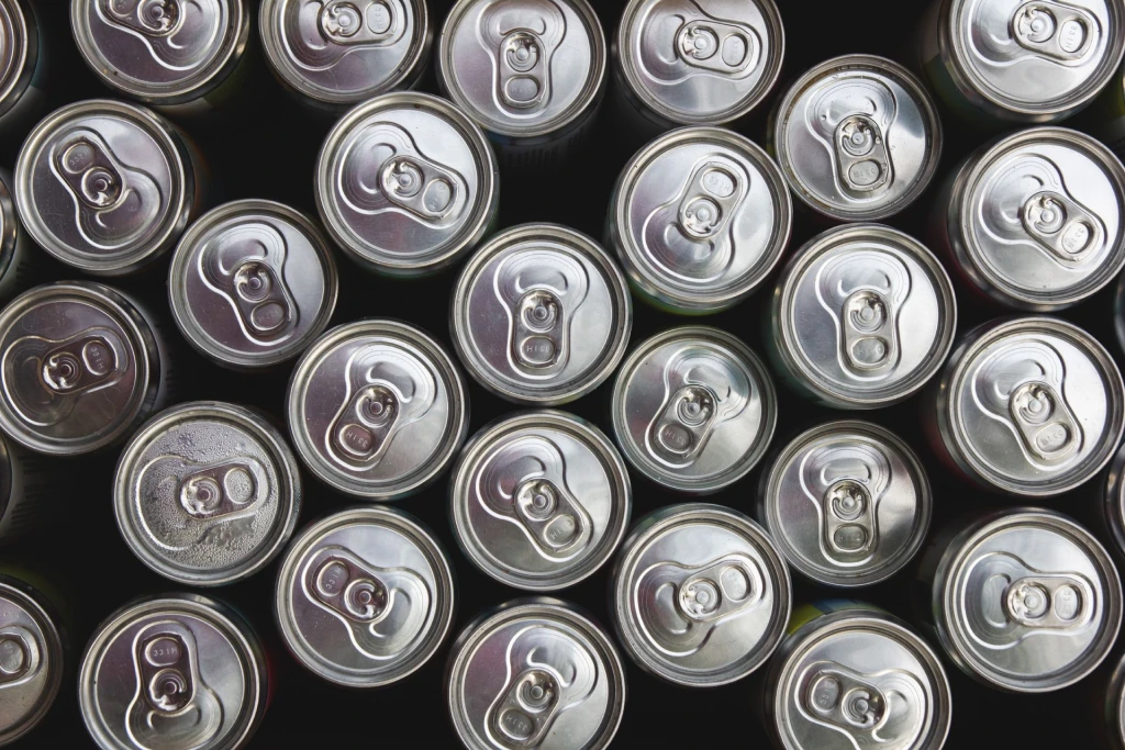 Overhead photo of neatly arranged aluminum beverage cans.
