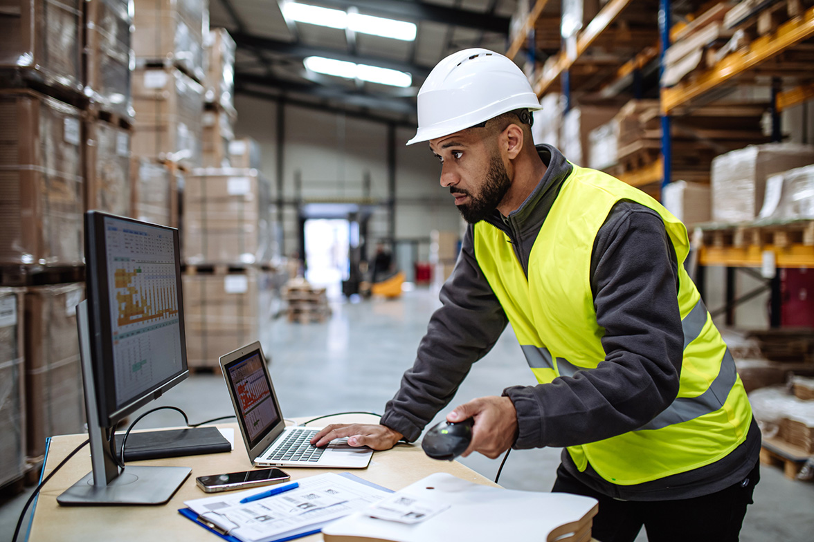 Warehouse manager using software to optimize logistics management process